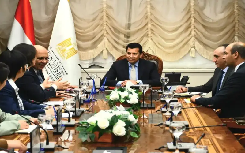 وزير الشباب والرياضة يستقبل سكرتير الاتحاد الدولي للوشو كونغ فو لبحث التعاون المشترك واستضافة بطولات دولية